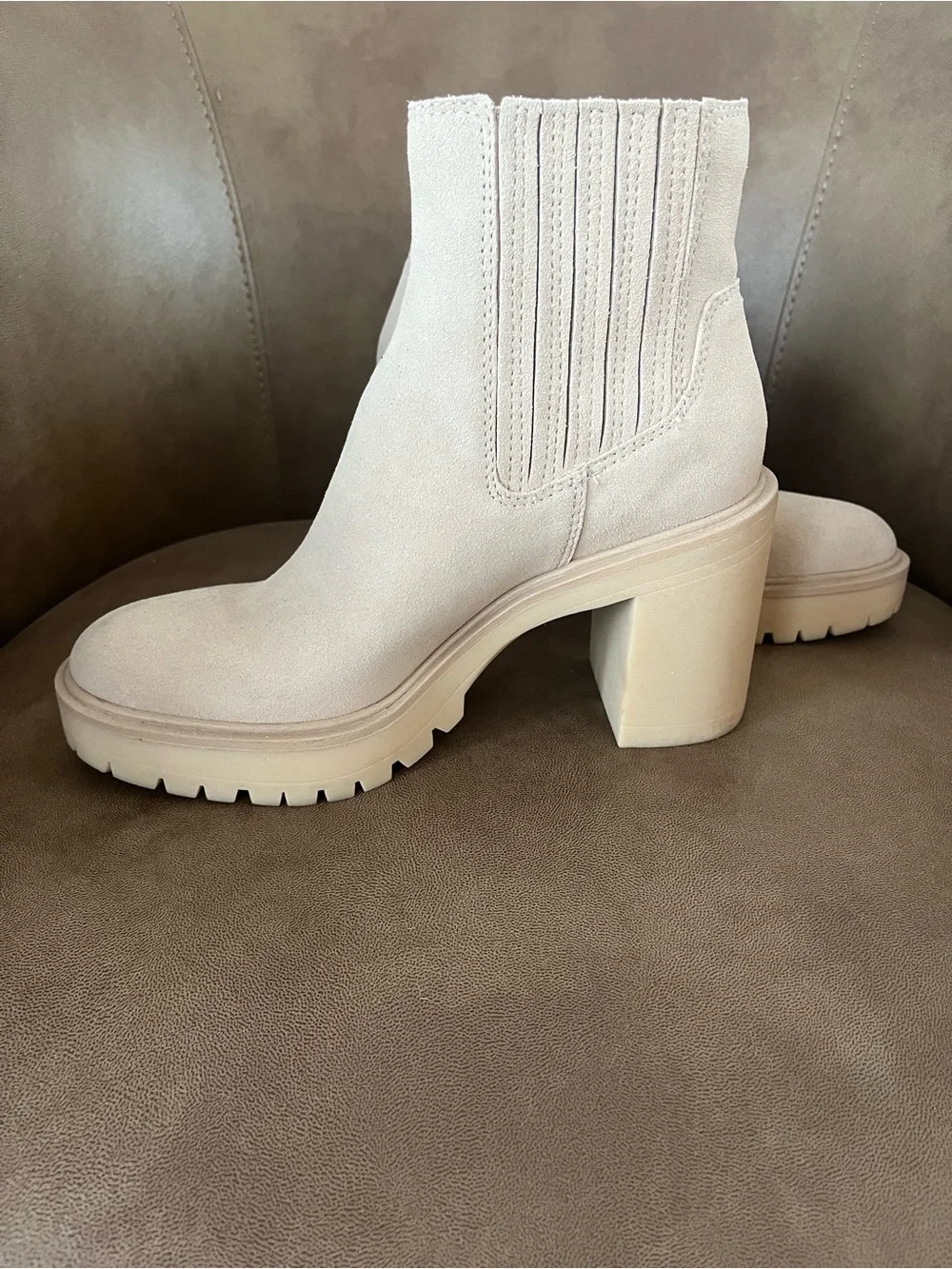 Dolce Vita Women's Cream Chunky Heel Lug Sole Chelsea Boots